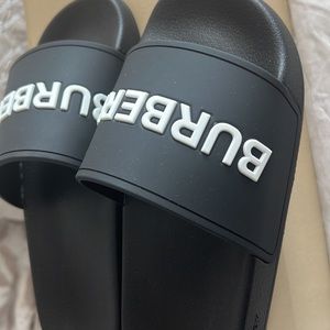 Burberry lettering logo flat slides